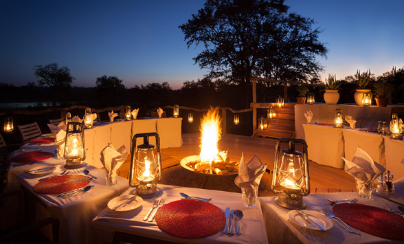 Roaring fire in the boma as dinner is served at Simbambili.