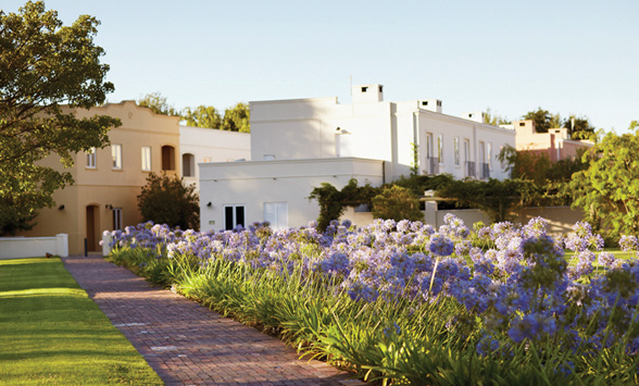 Hotels and accommodation in Stellenbosch suitable for a golf holiday.