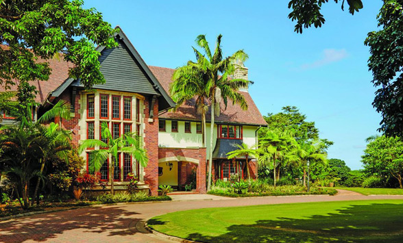 Entrance to the Selborne Hotel set on a golf estate.