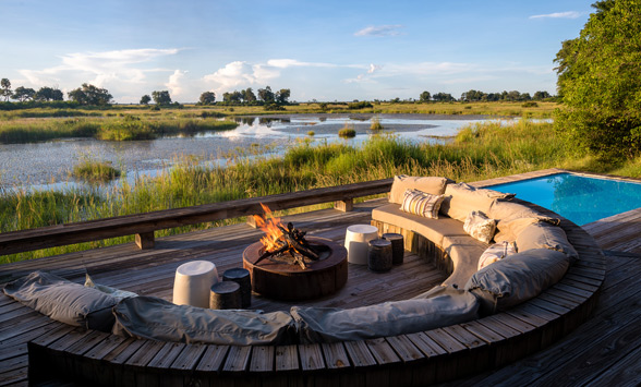 fit pit and seating area overlooking the river at Kings Pool lodge.