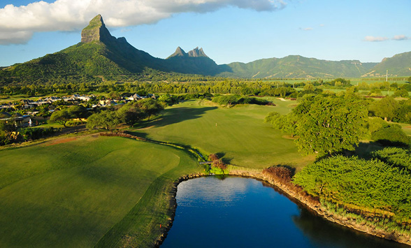 Views across the lake to Sugar Mountain at the tamarina Got and Spa Resort.